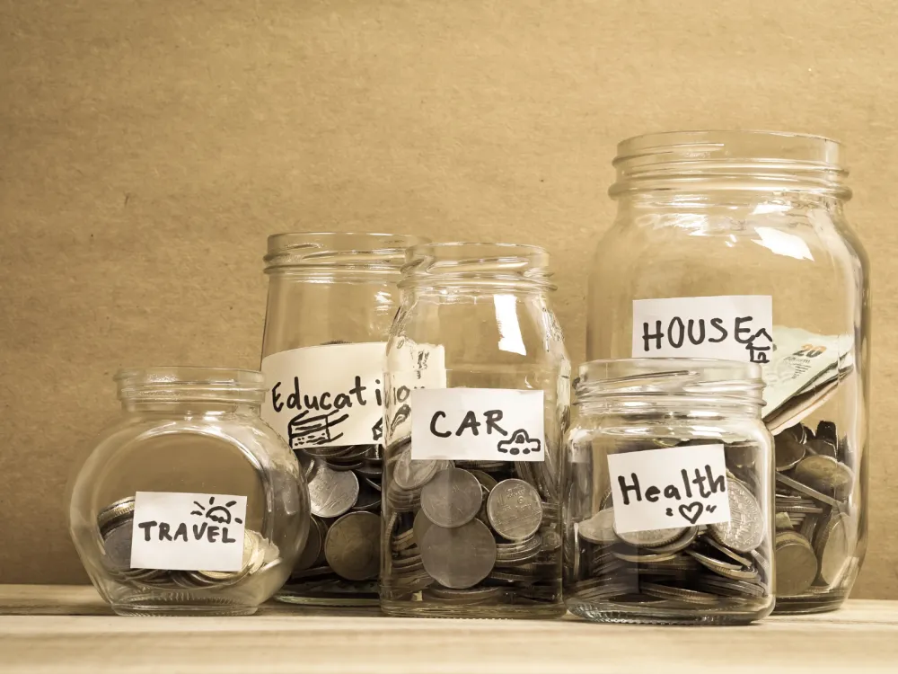 10 Strategies and Approaches to Monthly Savings in the UK